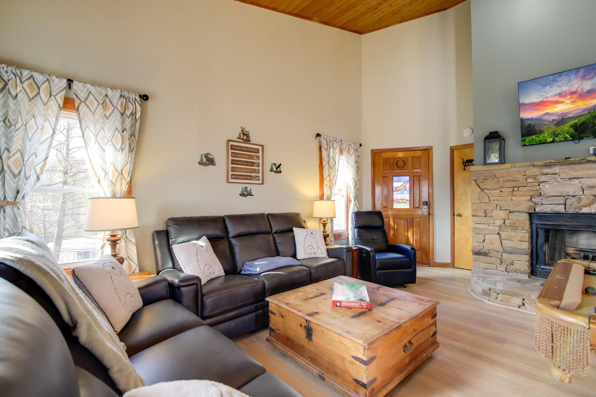 Gatlinburg Mountain Cabin With Hot Tub, Deck And Games 外观 照片