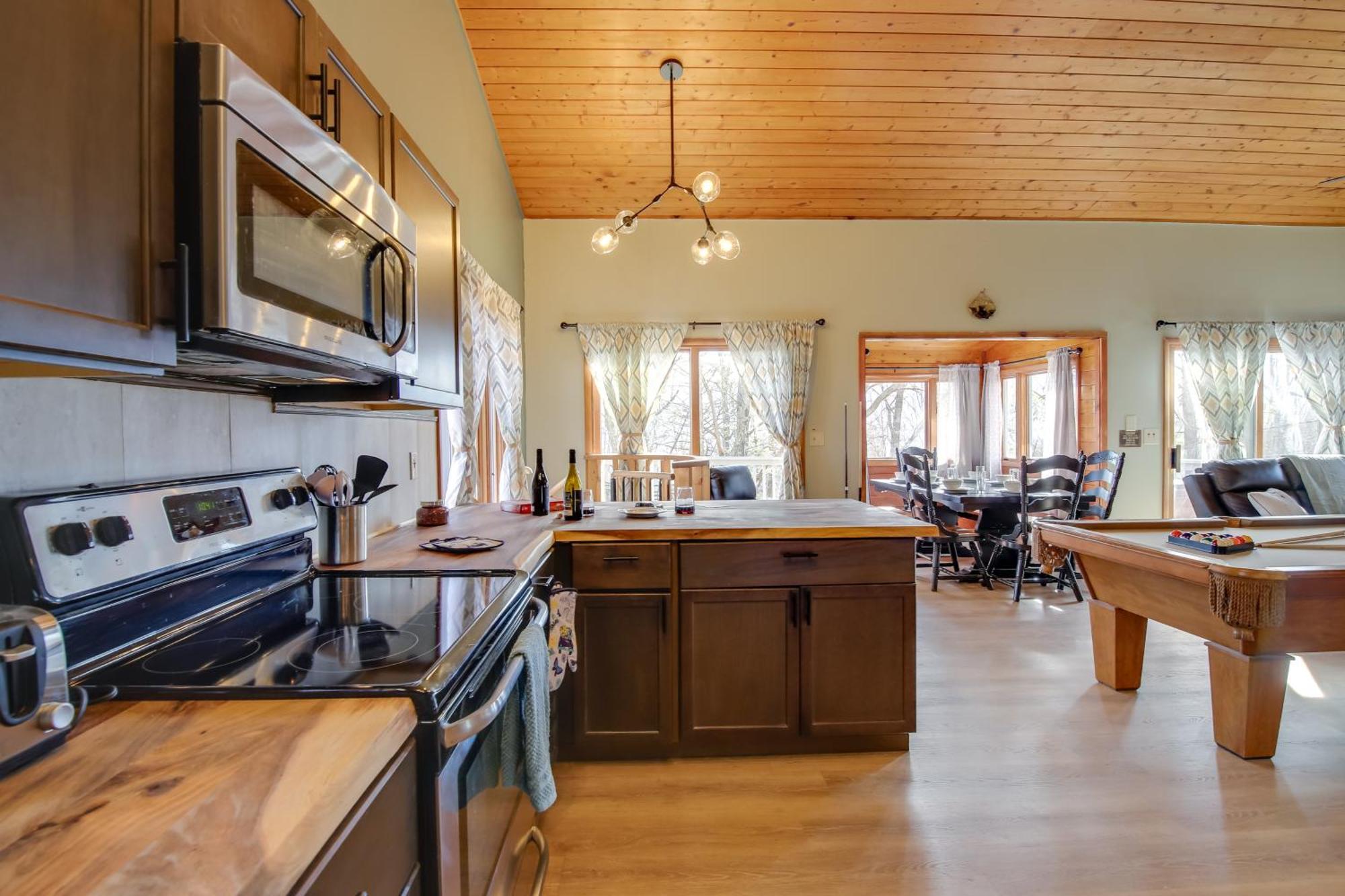 Gatlinburg Mountain Cabin With Hot Tub, Deck And Games 外观 照片