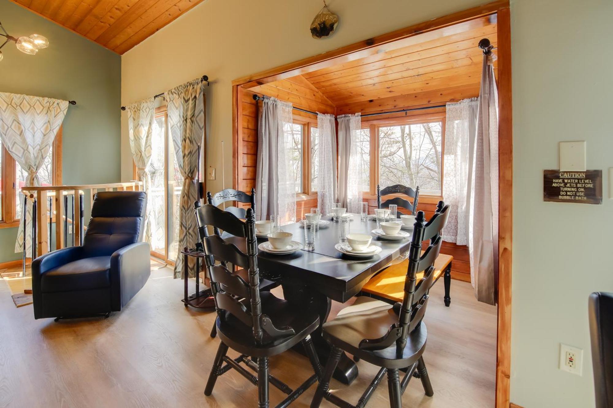 Gatlinburg Mountain Cabin With Hot Tub, Deck And Games 外观 照片