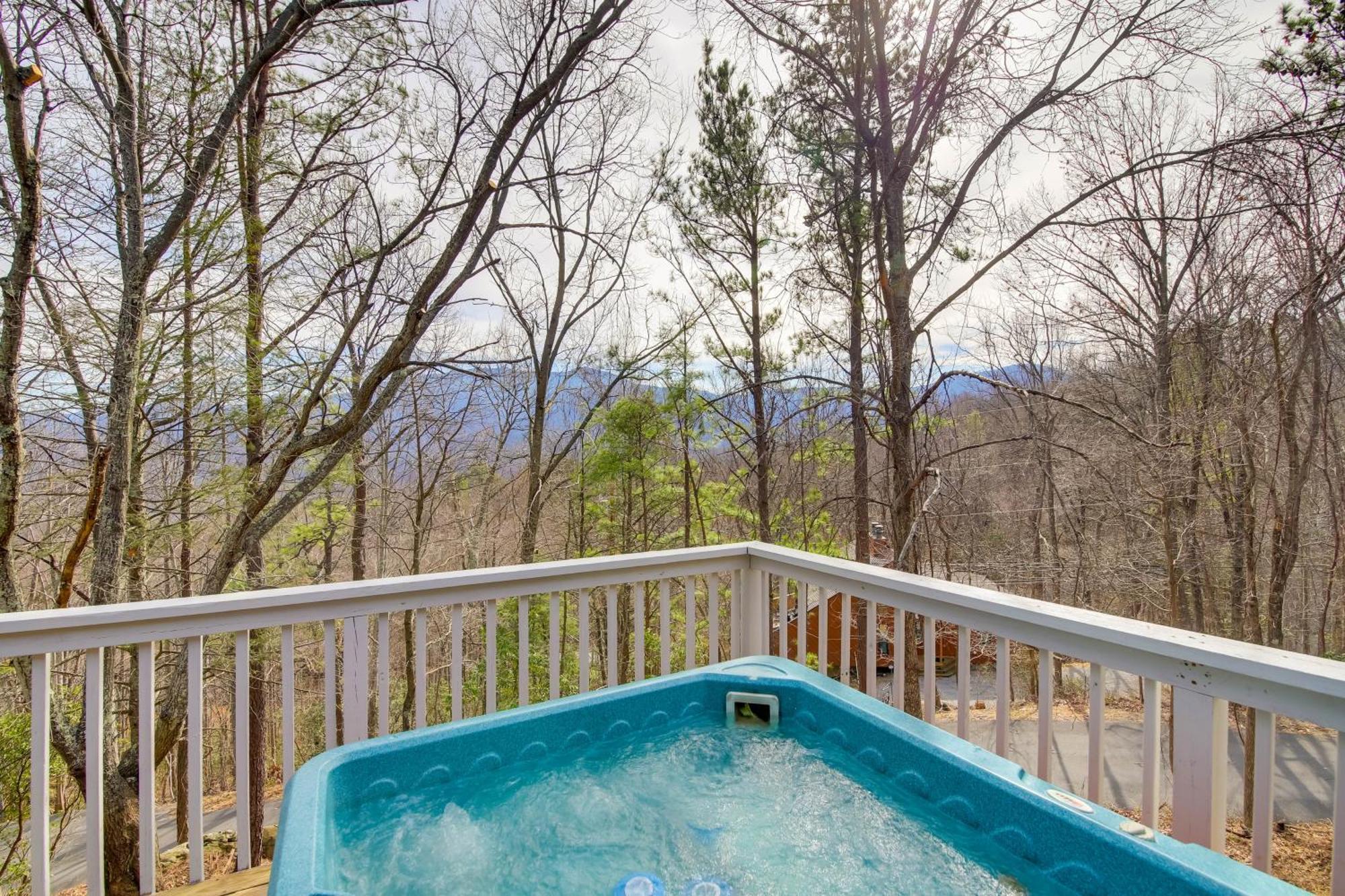 Gatlinburg Mountain Cabin With Hot Tub, Deck And Games 外观 照片