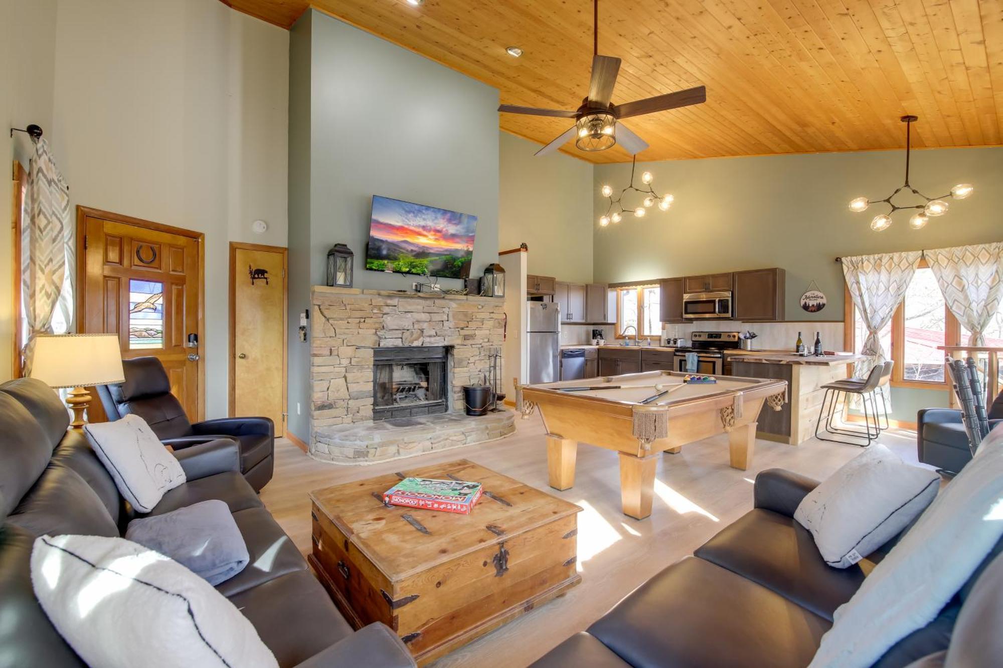 Gatlinburg Mountain Cabin With Hot Tub, Deck And Games 外观 照片